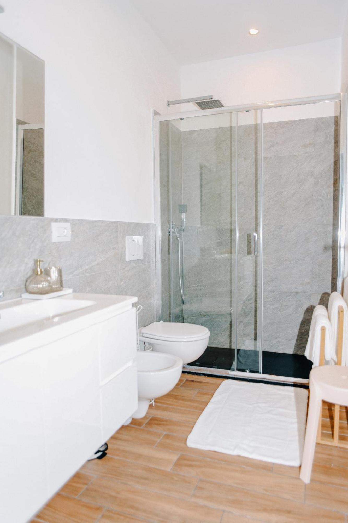 Lora Rose Suite ,Free Parking, Self Check In,2 Como Dış mekan fotoğraf
